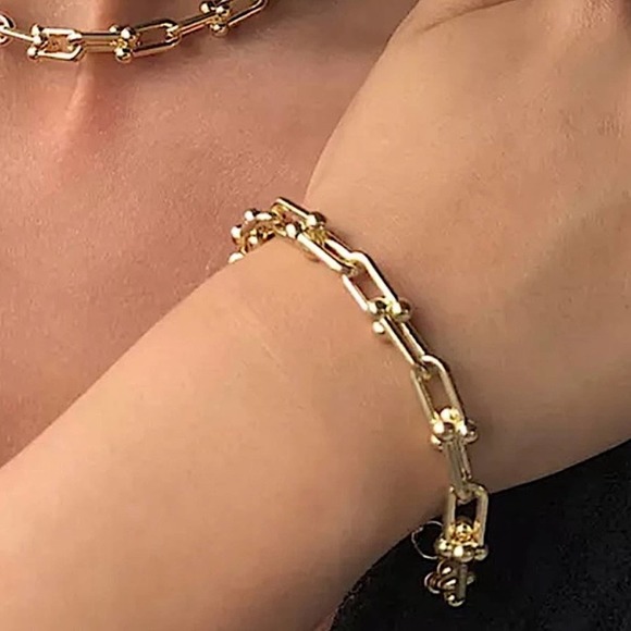 Gold U Link Horseshoe Paperclip Chain Unisex Bracelet - Picture 5 of 9